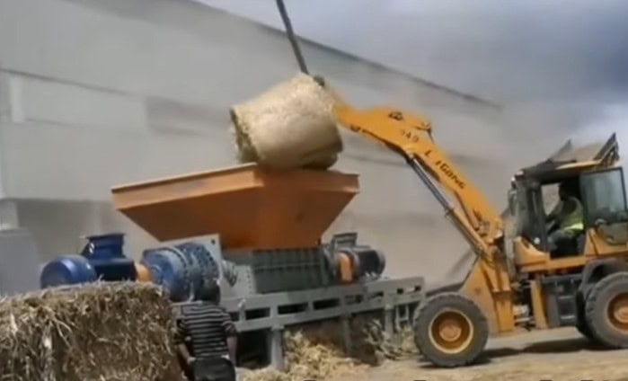 straw bale shredding